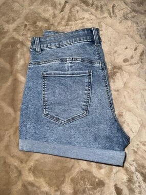 Re Generation by Celebrity Pink Jean Shorts 12/14 cute!